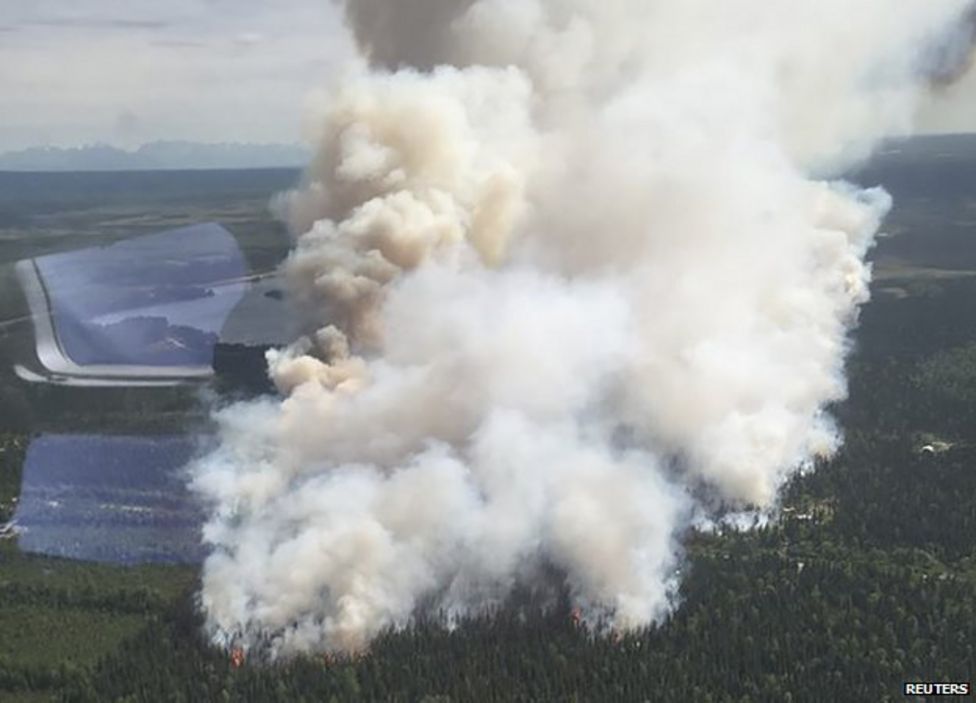 Alaska wildfires: 'Explosive' flames force evacuations - BBC News