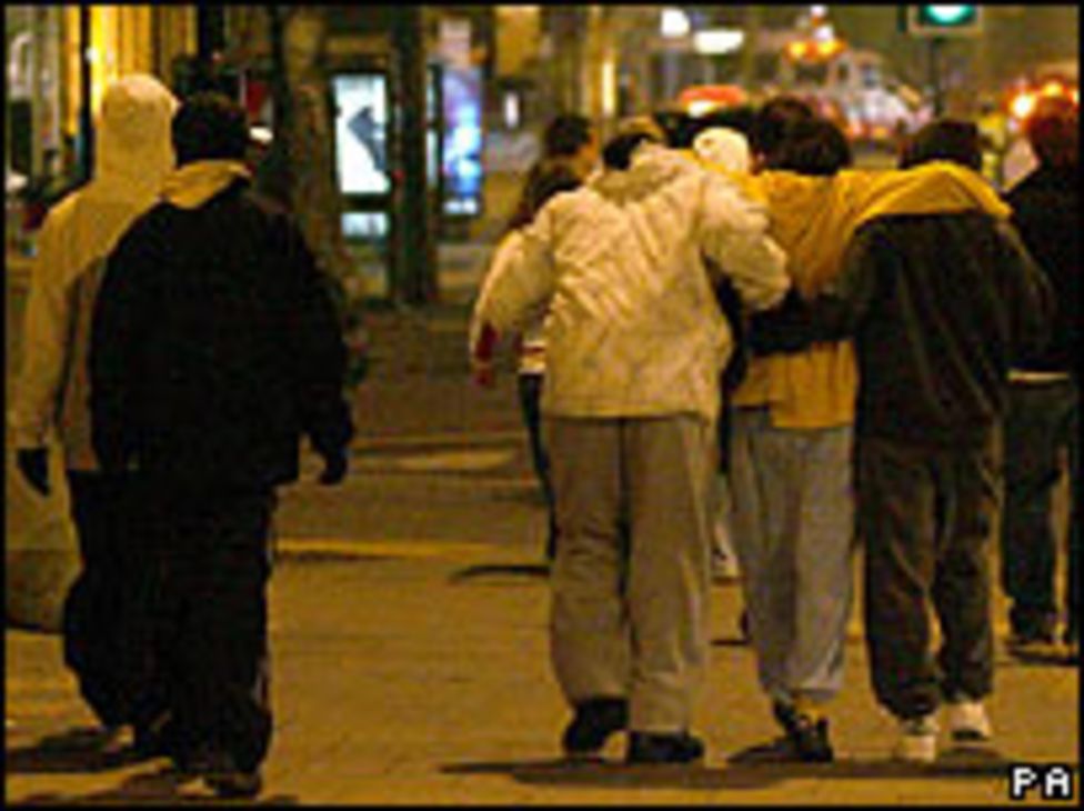 Q&A: Gangs in the UK - BBC News