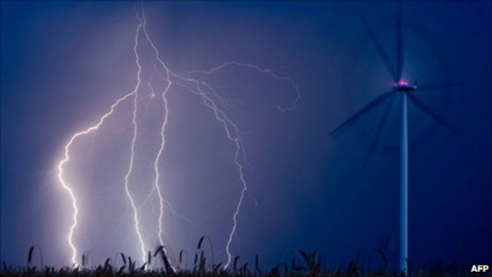 Scheme to 'pull electricity from the air' sparks debate BBC News