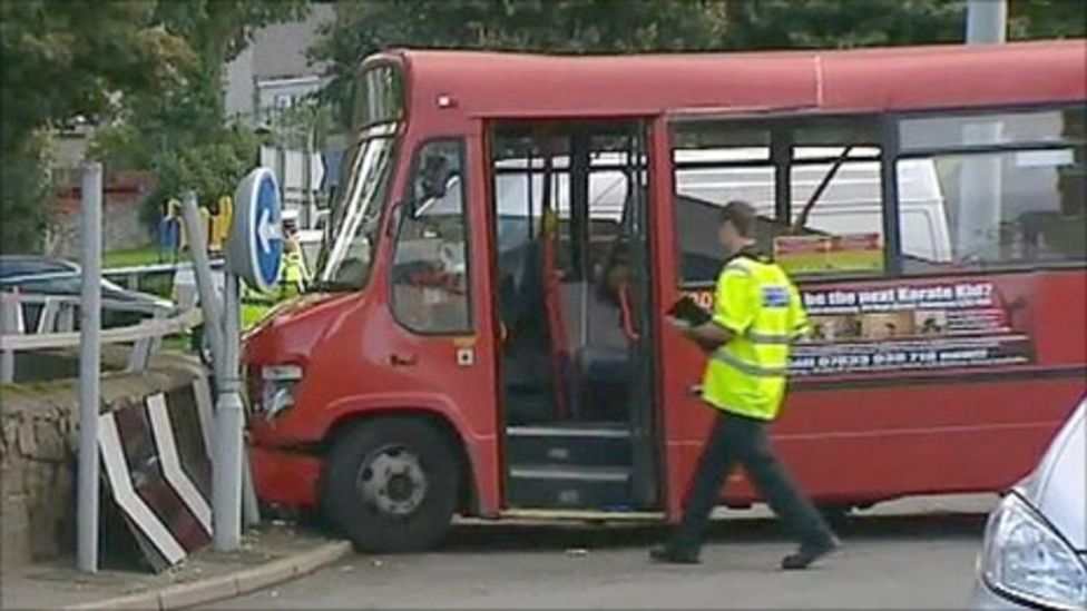 Nine hurt as Caernarfon bus hits wall BBC News