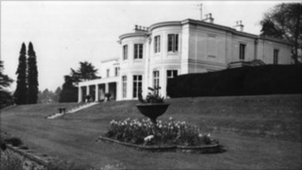 Beatle John Lennon's time at Tittenhurst Park in Ascot BBC News