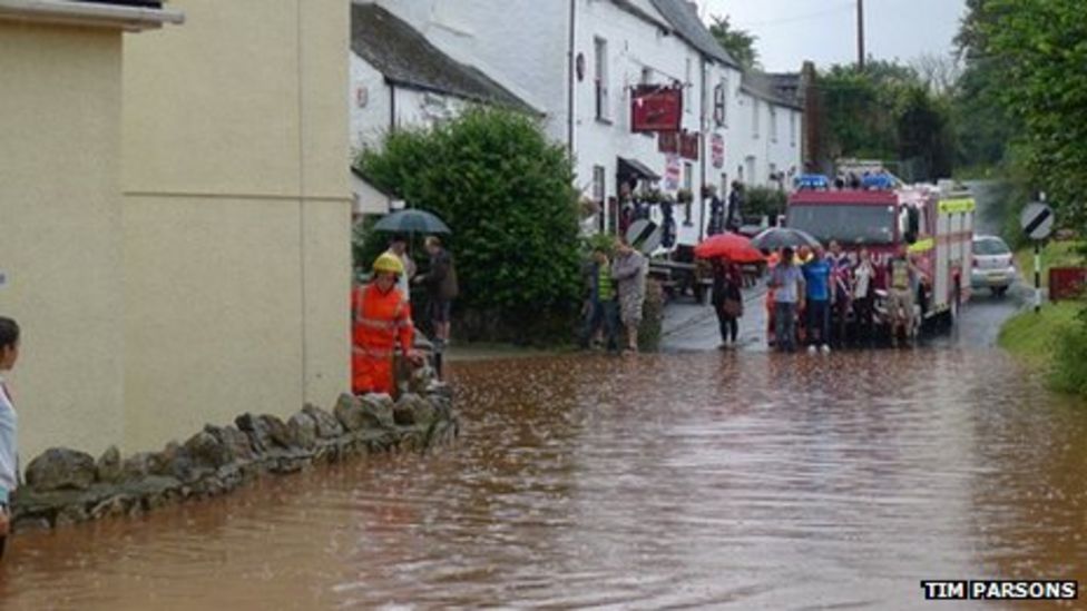Flooding Hits Kingsteignton And Dawlish In Devon Bbc News
