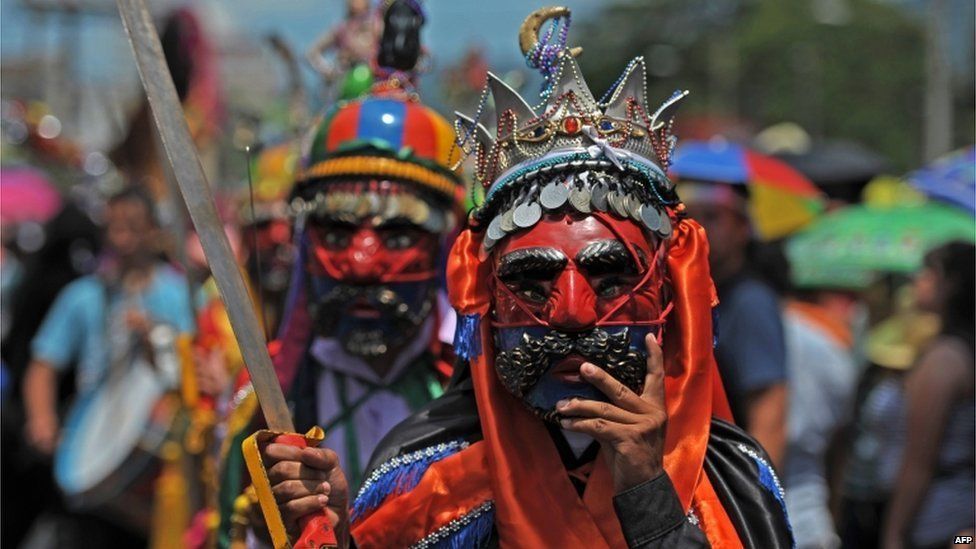 El Salvador celebrates its patron saint - BBC News