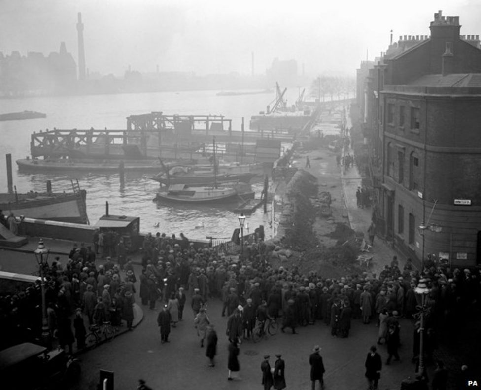 The great 1928 flood of London - BBC News