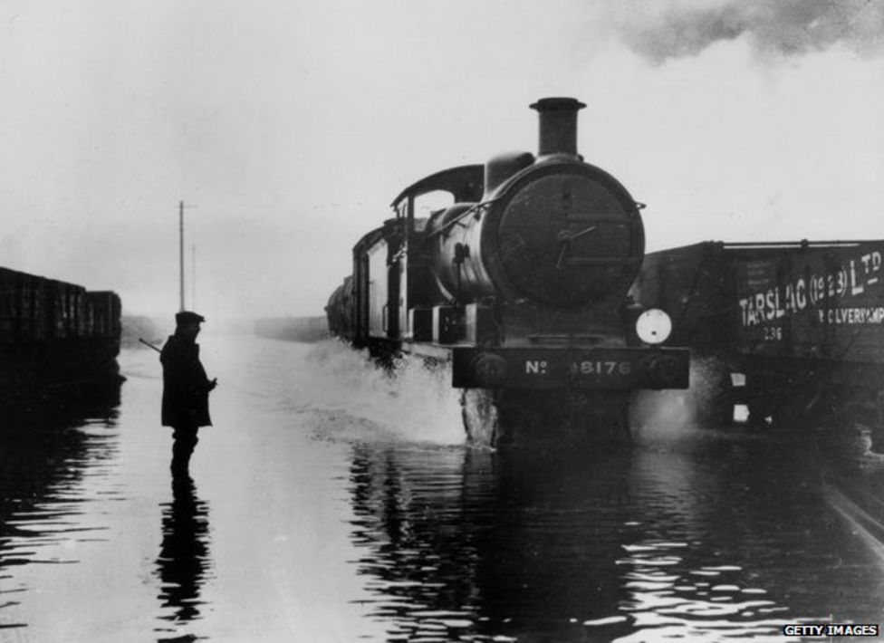 The great 1928 flood of London - BBC News