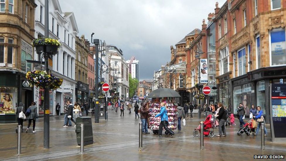 Leeds city centre longer pedestrian hours - BBC News