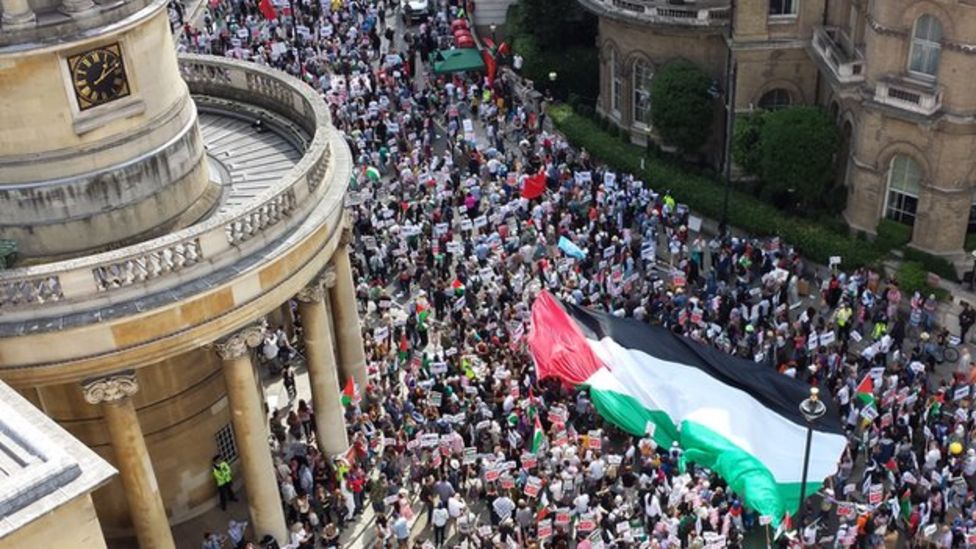 Tens of thousands of protesters march in London for Gaza BBC News