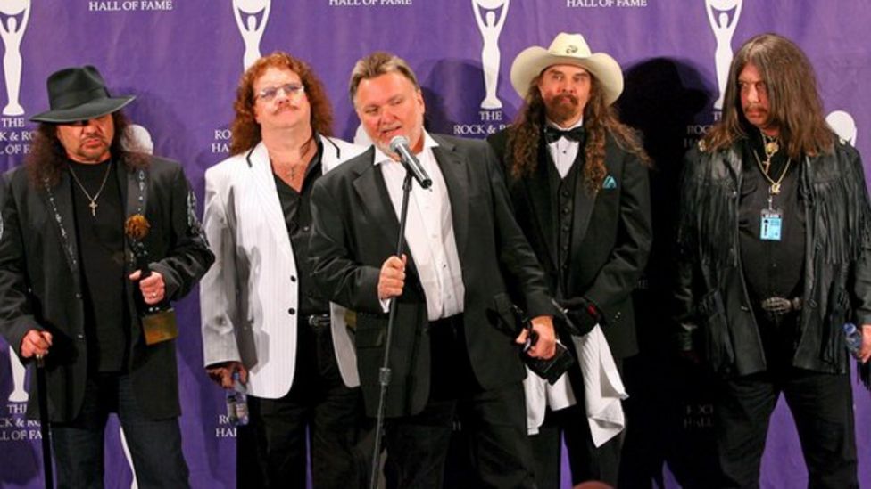 Lynyrd Skynyrd drummer Bob Burns dies in car crash BBC News