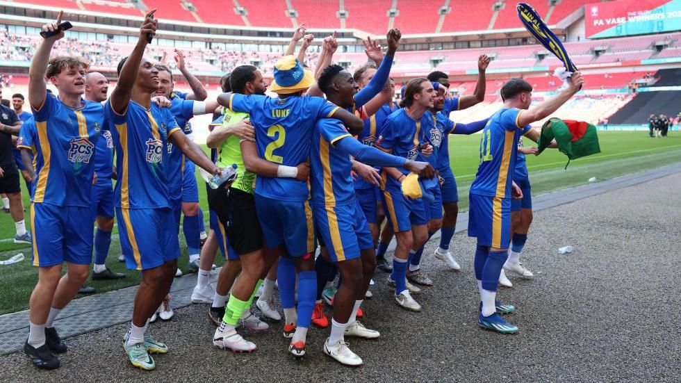 Romford players celebrate winning the FA Vase at Wembley