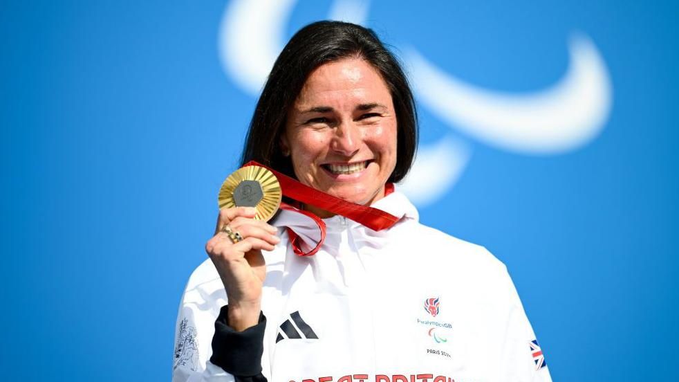 Sarah Storey with her gold medal