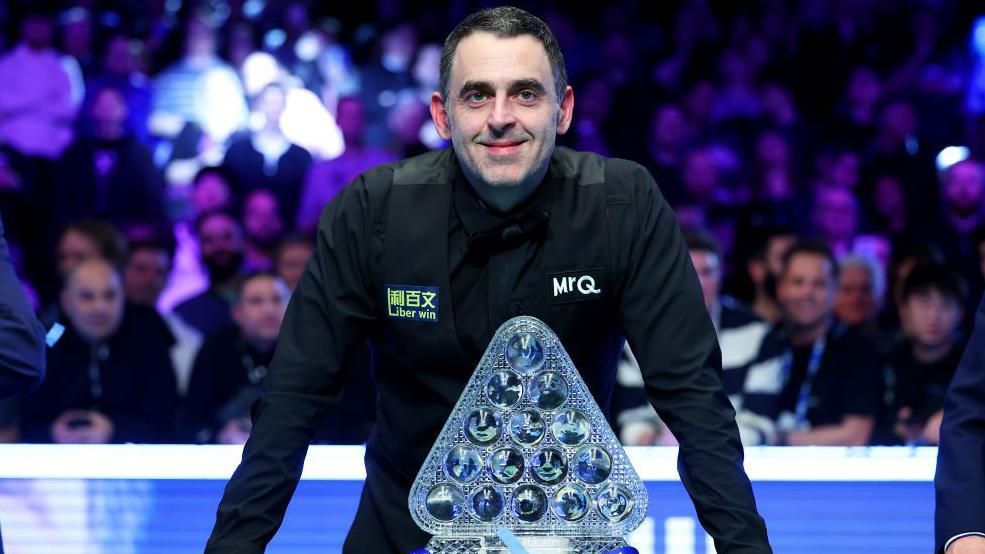 Ronnie O'Sullivan with the Masters trophy