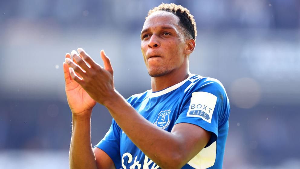Everton: Yerry Mina pulled 'a rabbit out of the hat' with equaliser - Jenas  - BBC Sport