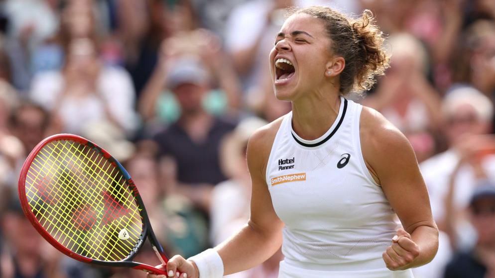 Jasmine Paolini celebrates