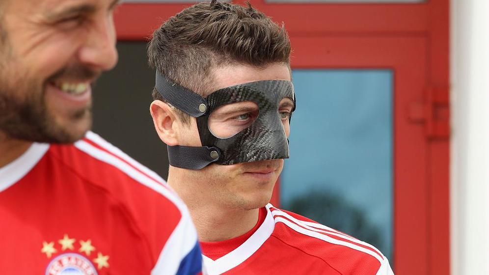 In 2015 Polish striker Robert Lewandowski fractured both his nose and jaw during a game against his former team Borussia Dortmund in the Bundesliga.