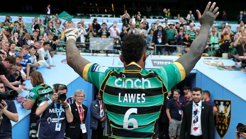 Courtney Lawes celebrates with Northampton Saints fans