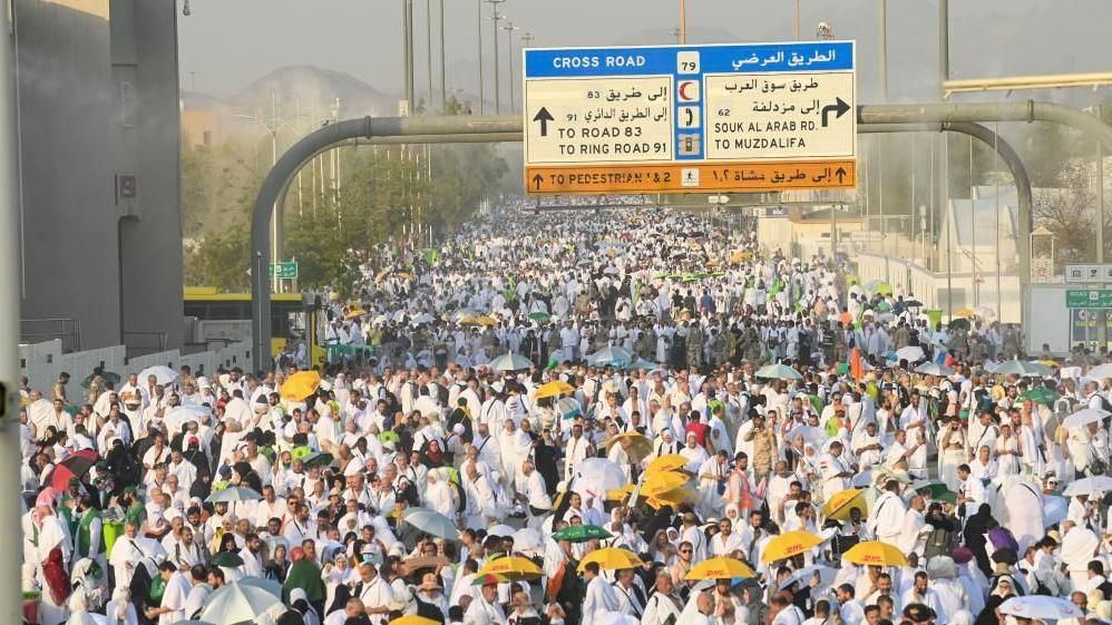 pilgrims arrive on Mount Arafat during the Hajj 2024 pilgrimage