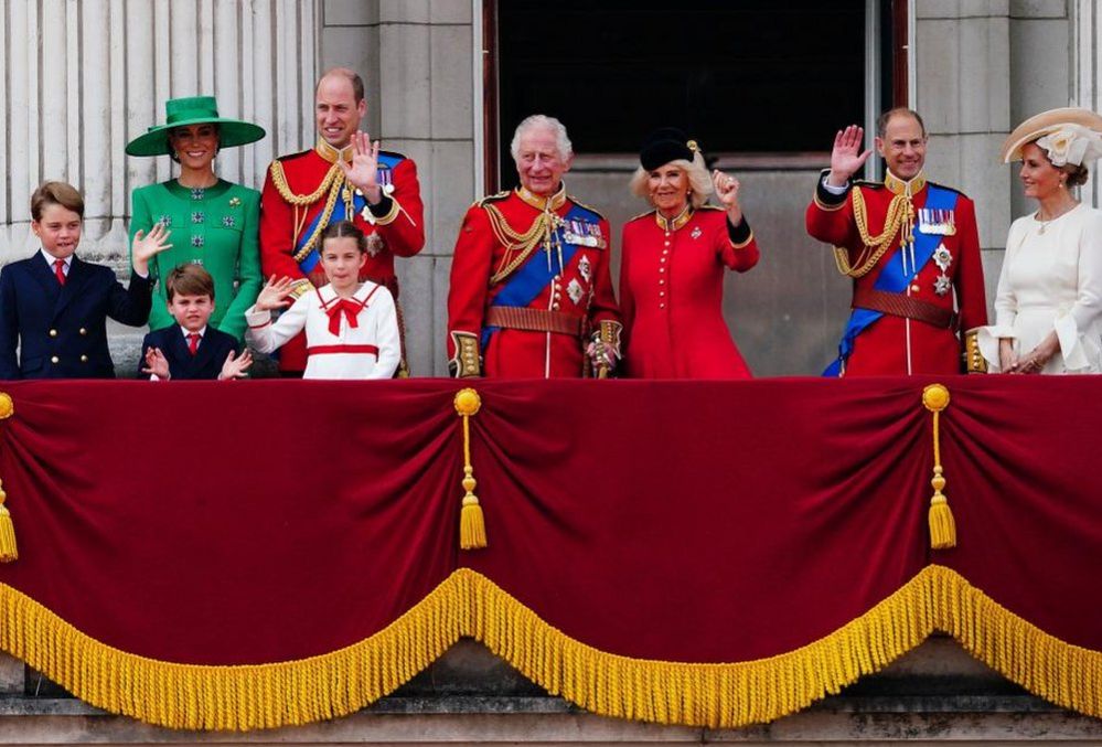  The Princess Royal, Prince George, Prince Louis, the Princess of Wales, the Prince of Wales, Princess Charlotte, King Charles III, Queen Camilla, the Duke of Edinburgh and the Duchess of Edinburgh connected  the balcony of Buckingham Palace, London, to presumption    the flypast pursuing  the Trooping the Colour ceremony