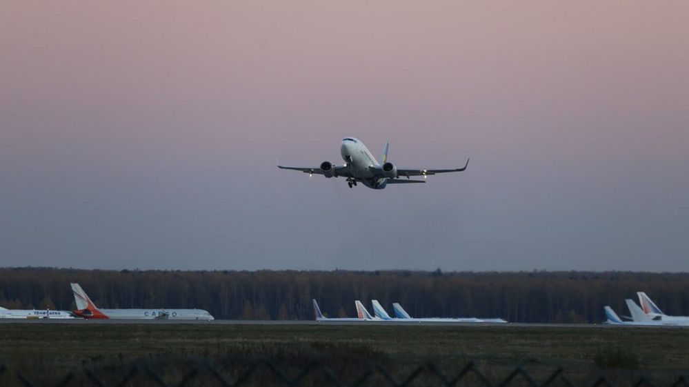 самолет мау