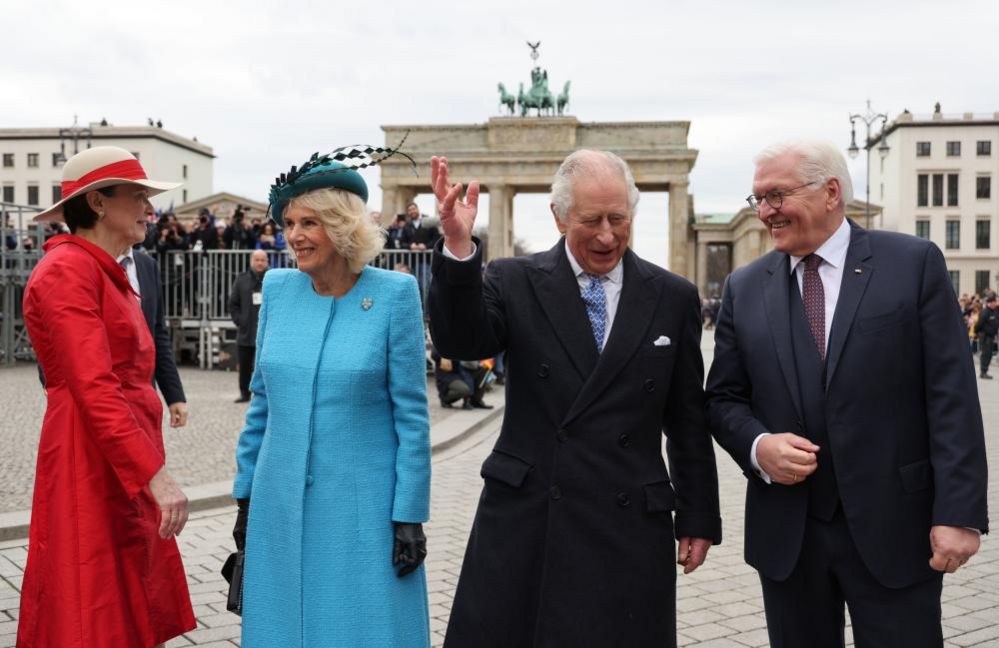 German President Frank-Walter Steinmeier (right) his wife Elke Büdenbender (left), with King Charles III and the Queen Consort during the ceremonial welcome at Brandenburg Gate, Berlin