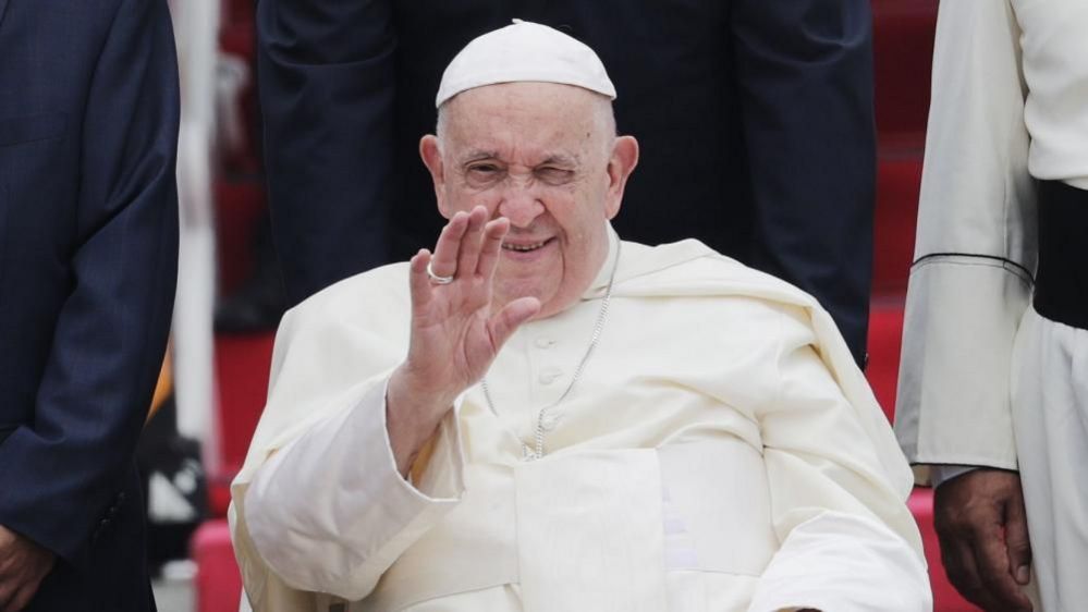 Pope Francis smiling and waving 