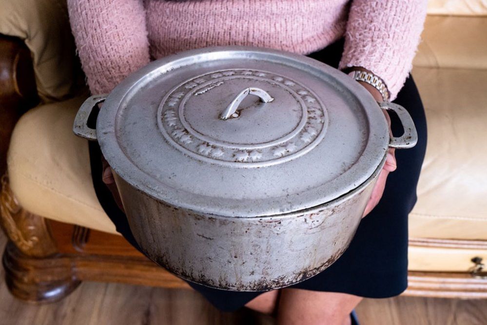 Dutch cooking pot
