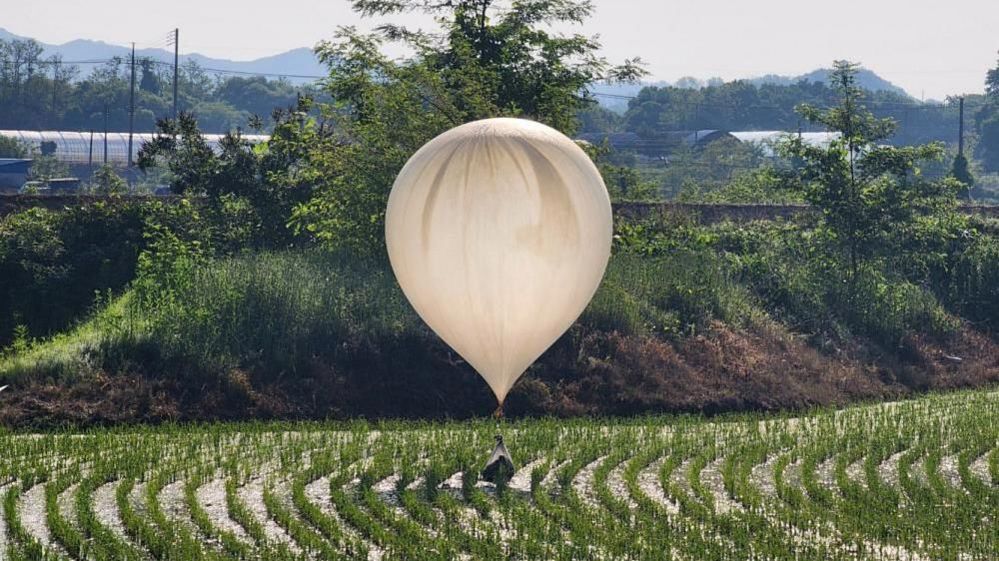 North Korea drops balloons carrying trash and propaganda in South - BBC ...