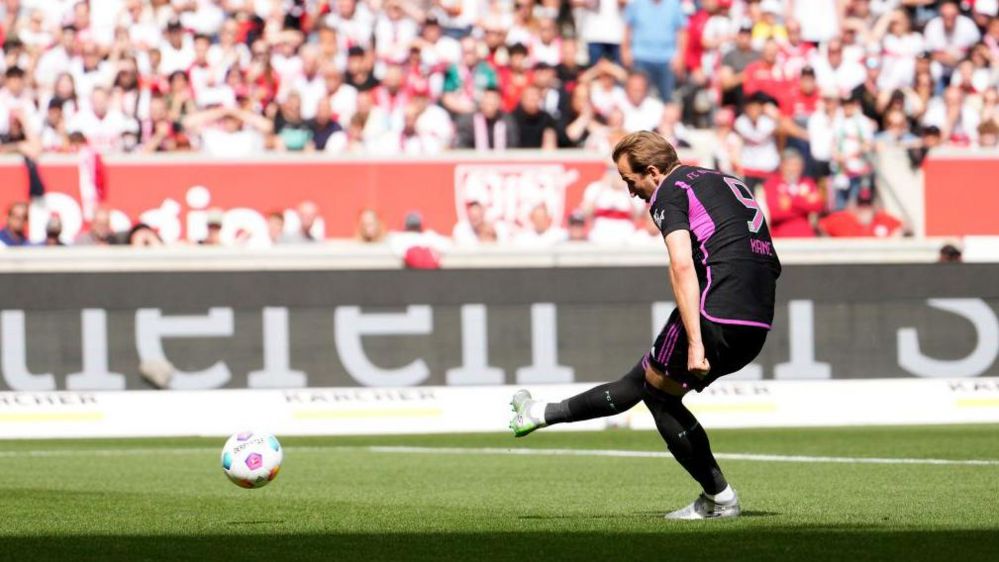 Harry Kane taking a penalty for Bayern Munich