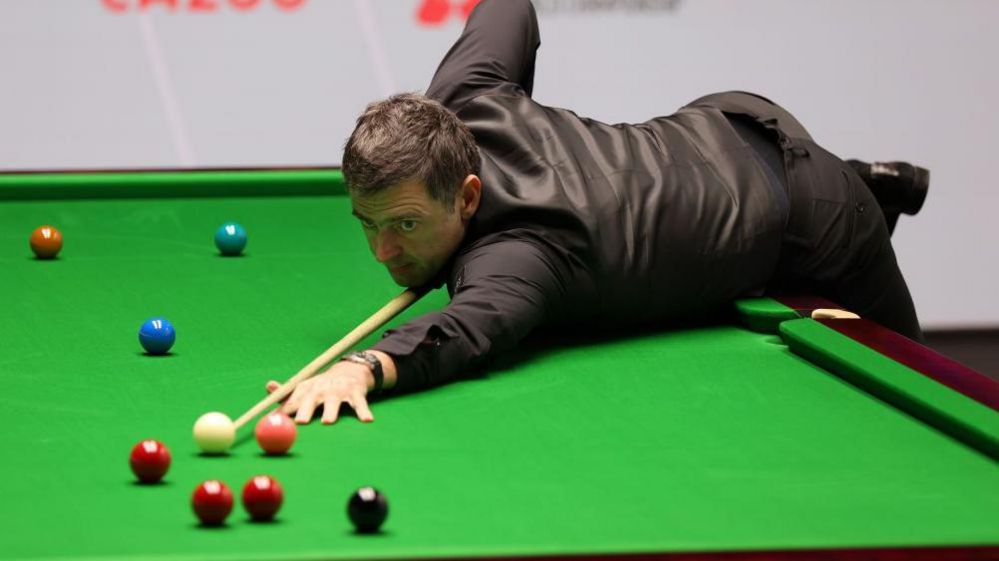 World Snooker Championship: Ronnie O'Sullivan leads Ryan Day in last 16 -  BBC Sport