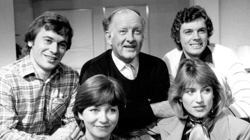 BBC Breakfast turns back the clock on 40th birthday - BBC News