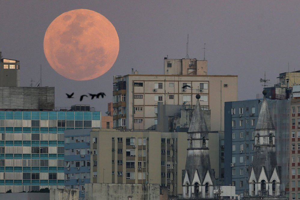 A view shows a full moon known as the 'Blue Moon' over de city of Porto Alegre, Rio Grande do Sul state, Brazil, August 30