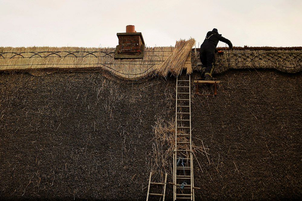 Thatching a roof