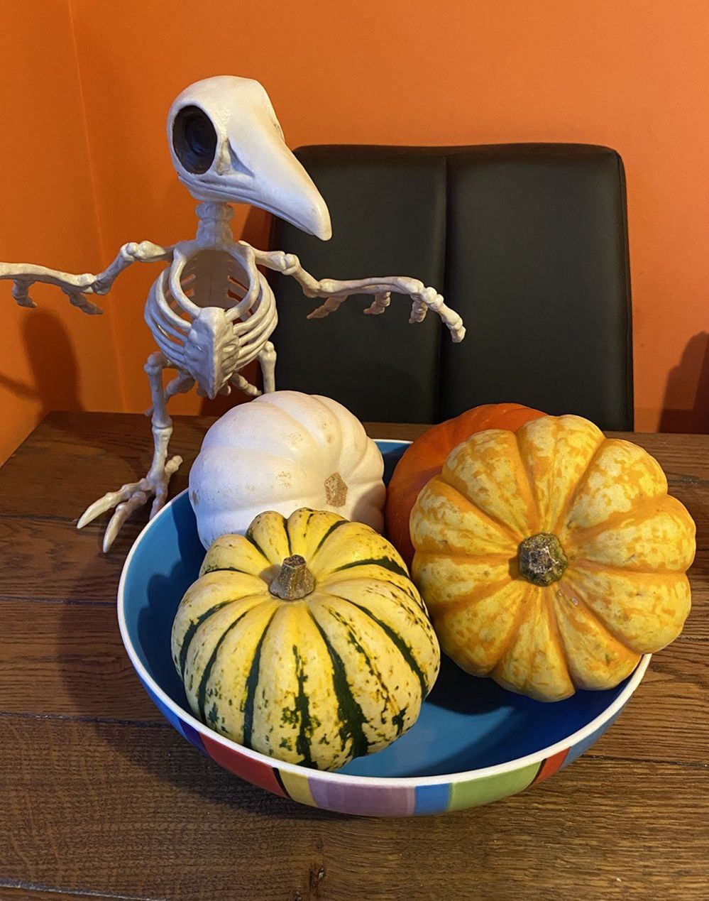 Model crow and gourds