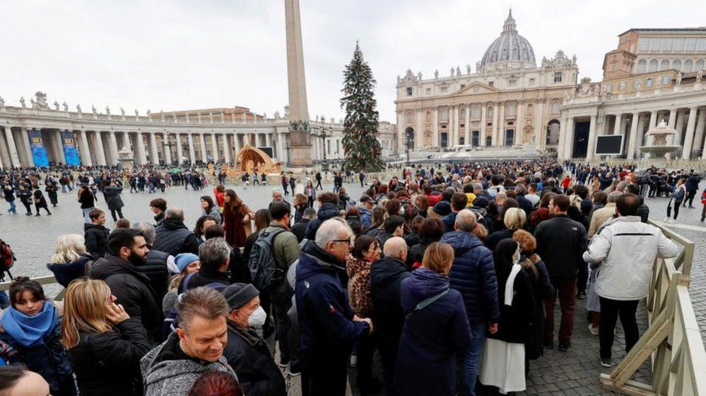 People queue to see the body of former Pope Benedict XVI at the Vatican
