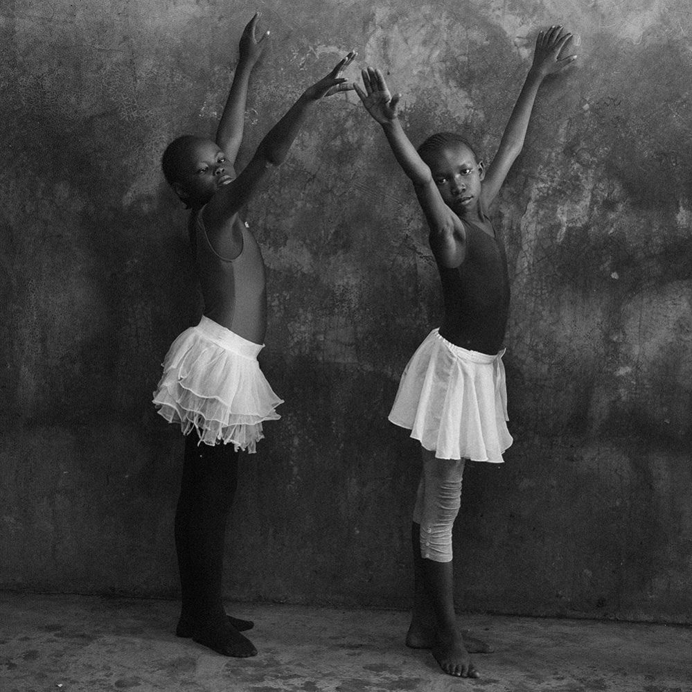 Девушки в балетных платьях, Найроби; 2017
