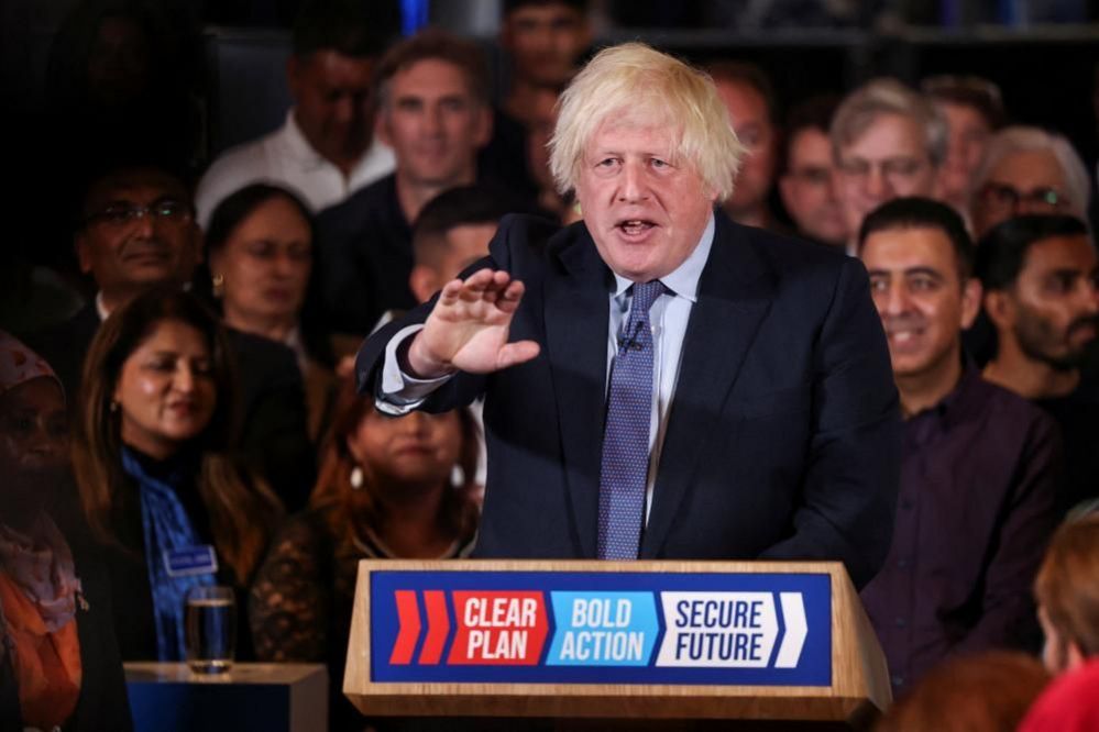 Boris Johnson behind a pulpit addressing a crowd of Conservative supporters in central London