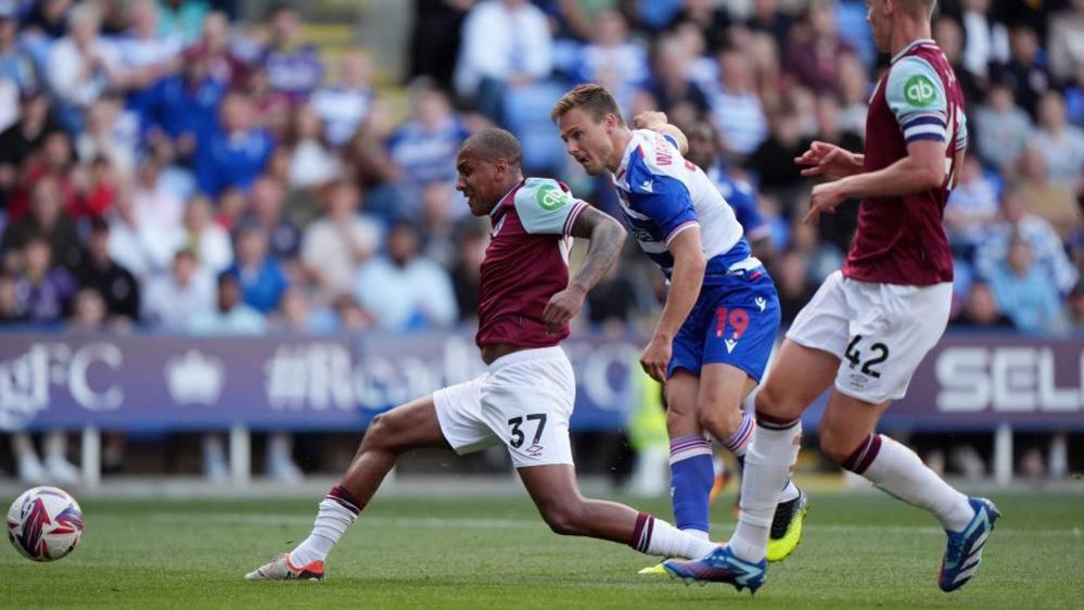 Jayden Wareham scores for Reading