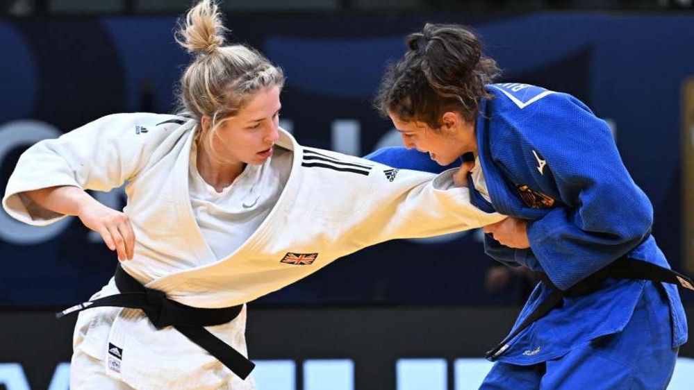 Kelly Petersen-Pollard grapples with Miriam Butkereit at the Portugal Grand Prix in 2024