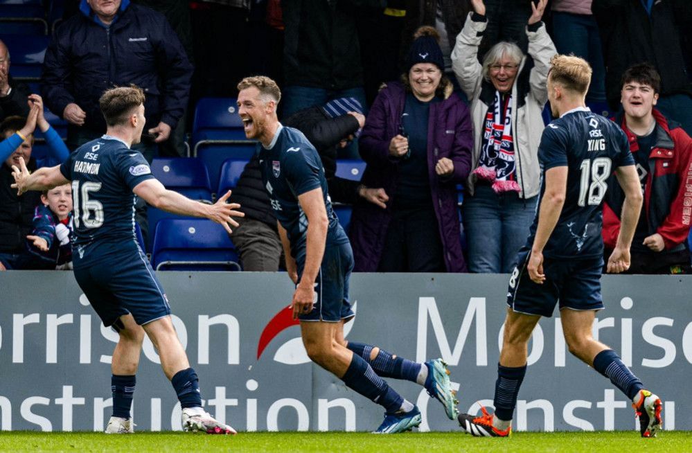 Ross County's Jordan White celebrates scoring to make it 2-1 with his teammates during a cinch Premiership match between Ross County and Hibernian at the Global Energy Stadium, on May 04, 2024, in Dingwall, Scotland. (Photo by Ross Parker / SNS Group)