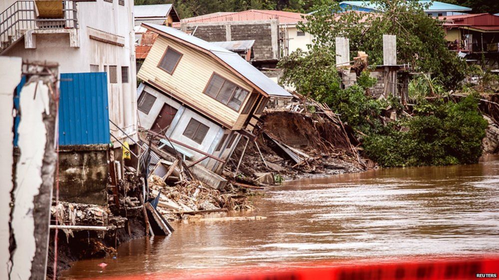 Houses can be seen falling into the Mataniko River as a result of severe flooding near the capital Honiara in the Solomon Islands in this picture released by World Vision on 6 April, 2014