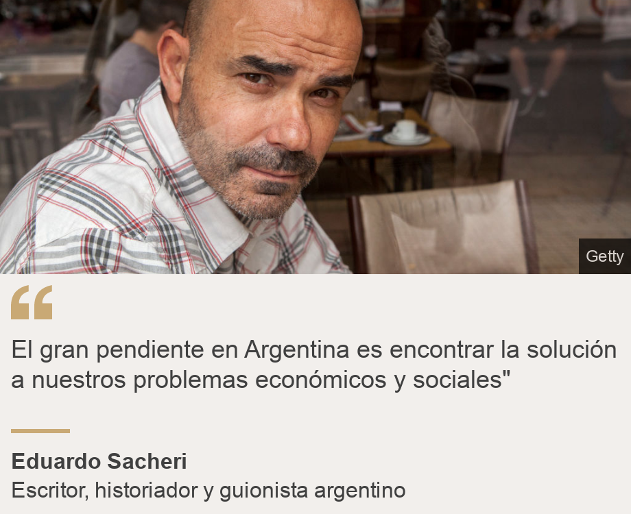 "El gran pendiente en Argentina es encontrar la solución a nuestros problemas económicos y sociales"", Source: Eduardo Sacheri, Source description: Escritor, historiador y guionista argentino, Image: Primer plano de Eduardo Sacheri