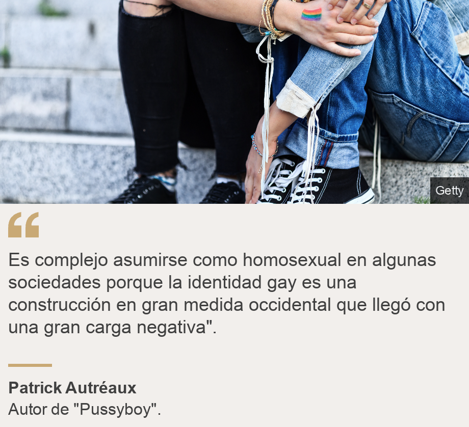 "Es complejo asumirse como homosexual en algunas sociedades porque la identidad gay es una construcción en gran medida occidental que llegó con una gran carga negativa". ", Source: Patrick Autréaux, Source description: Autor de "Pussyboy"., Image: Pareja gay escondiéndose. 