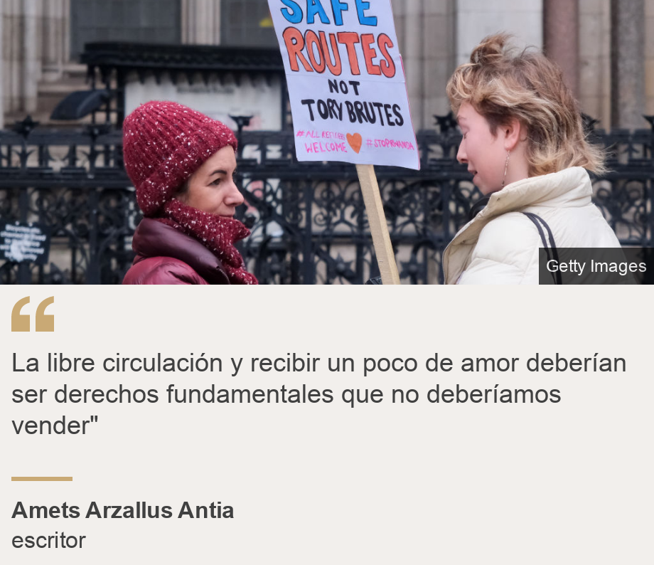 "La libre circulación y recibir un poco de amor deberían ser derechos fundamentales que no deberíamos vender"", Source: Amets Arzallus Antia, Source description: escritor, Image: Pies de un migrante