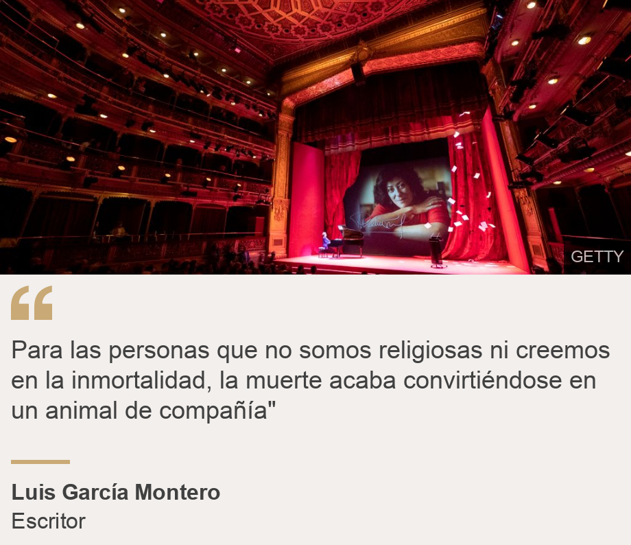 "Para las personas que no somos religiosas ni creemos en la inmortalidad, la muerte acaba convirtiéndose en un animal de compañía"", Source: Luis García Montero, Source description: Escritor, Image: Homenaje a Almudena Grandes