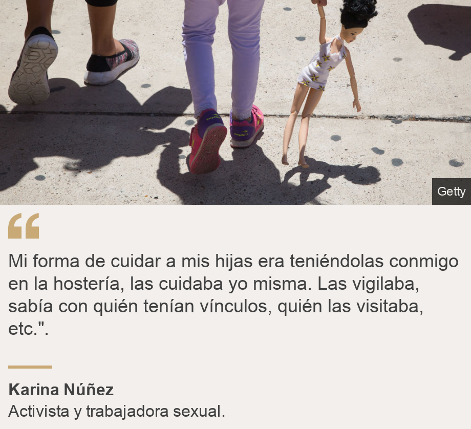 "Mi forma de cuidar a mis hijas era teniéndolas conmigo en la hostería, las cuidaba yo misma. Las vigilaba, sabía con quién tenían vínculos, quién las visitaba, etc.".", Source: Karina Núñez, Source description: Activista y trabajadora sexual. , Image: Niña con muñeca. 