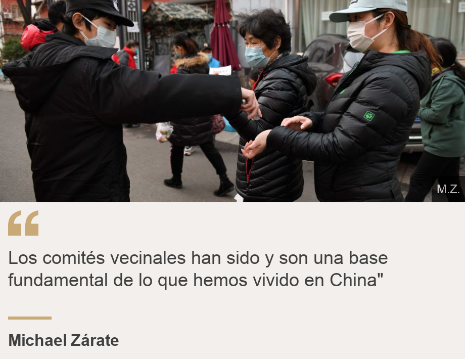 "Los comités vecinales han sido y son una base fundamental de lo que hemos vivido en China"", Source: Michael Zárate, Source description: , Image: Michael tomándose la temperatura a las puertas de un condominio.