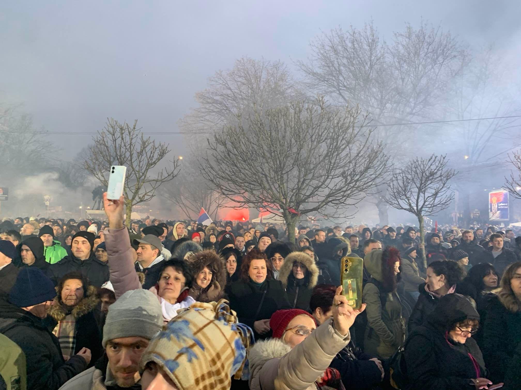 Skup pristalica Vučića i SNS u Sremskoj Mitrovici