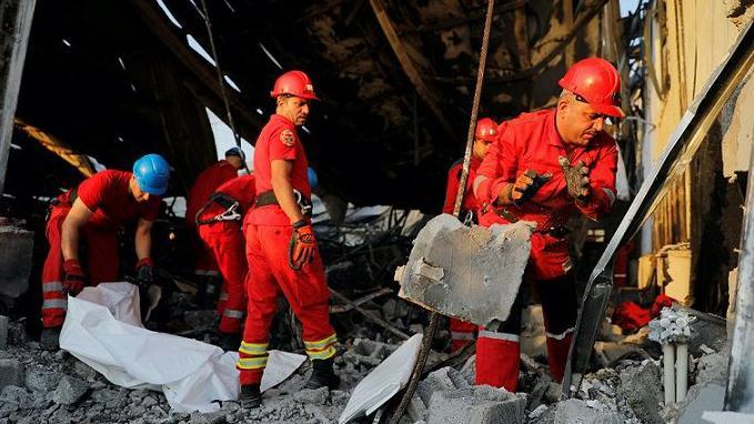 Para penyintas mengatakan api melahap gedung itu dengan sangat cepat