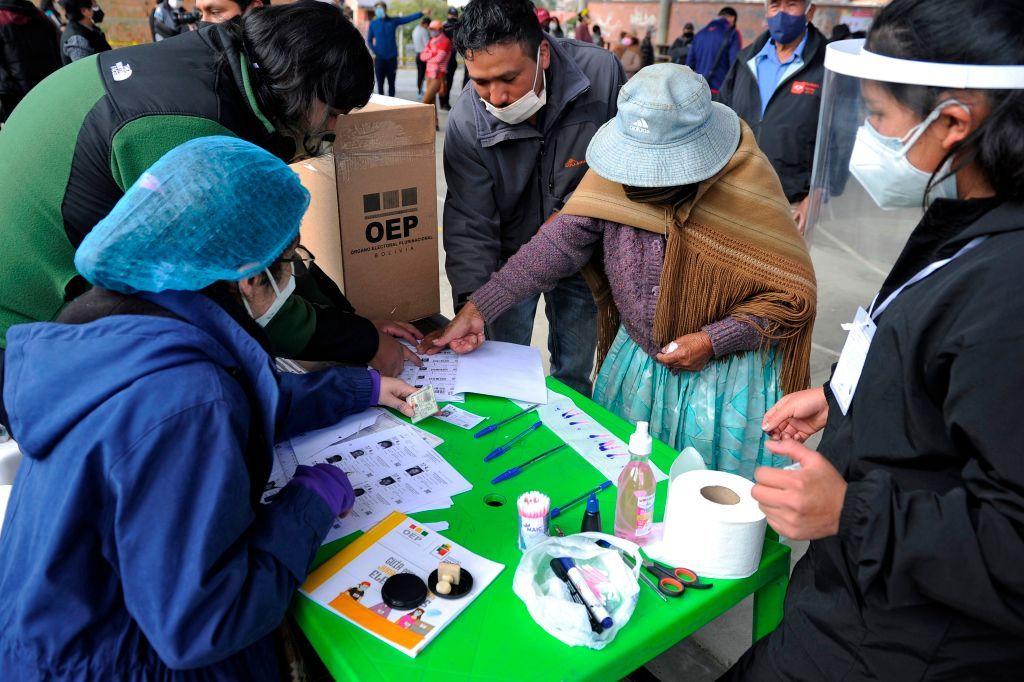 Una mesa de votación en Bolivia