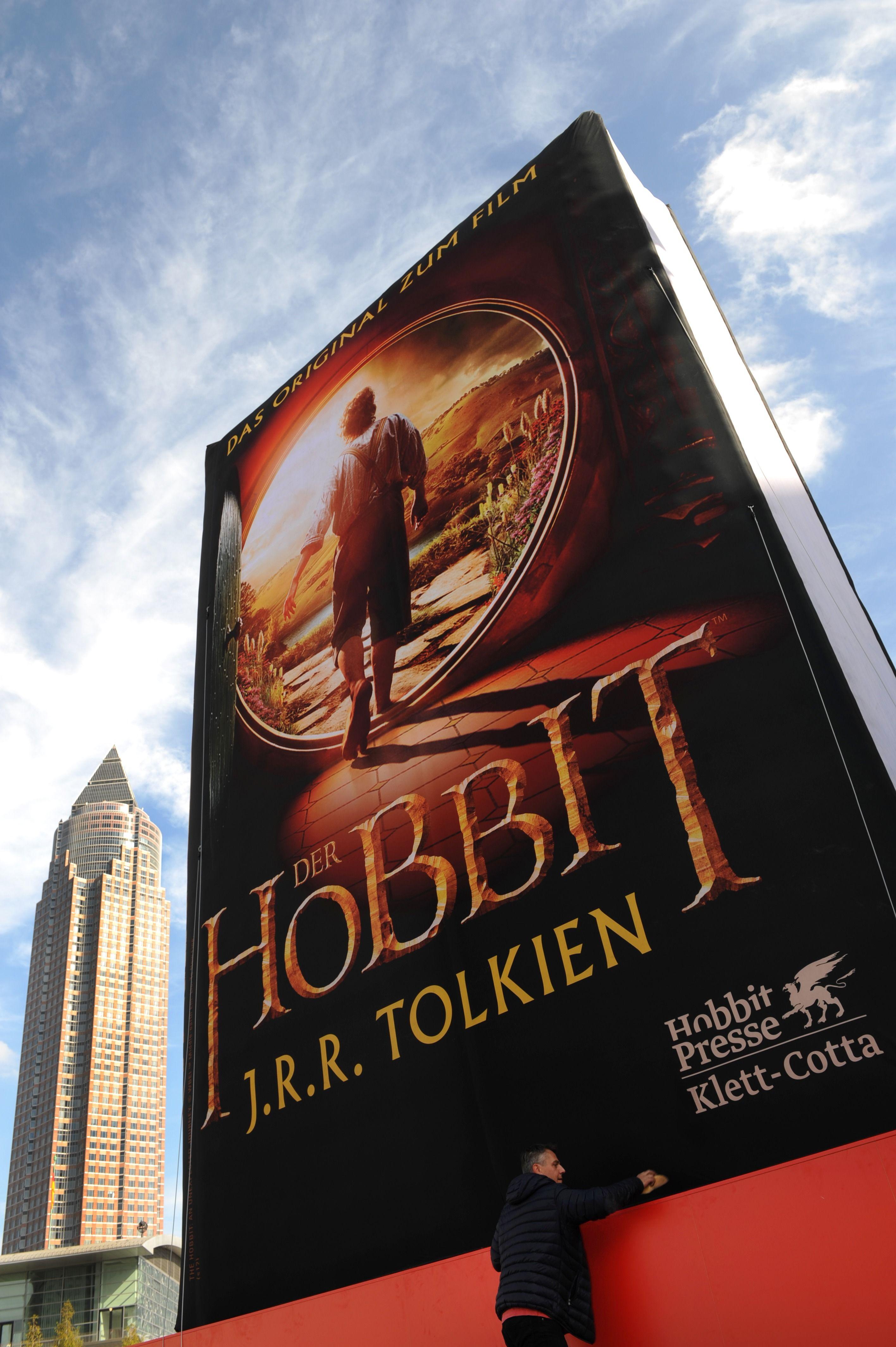 Un enorme libro inflable titulado 'El Hobbit' de J.R.R. Tolkien (Feria del libro en Frankfurt Main, Alemania, 2012).