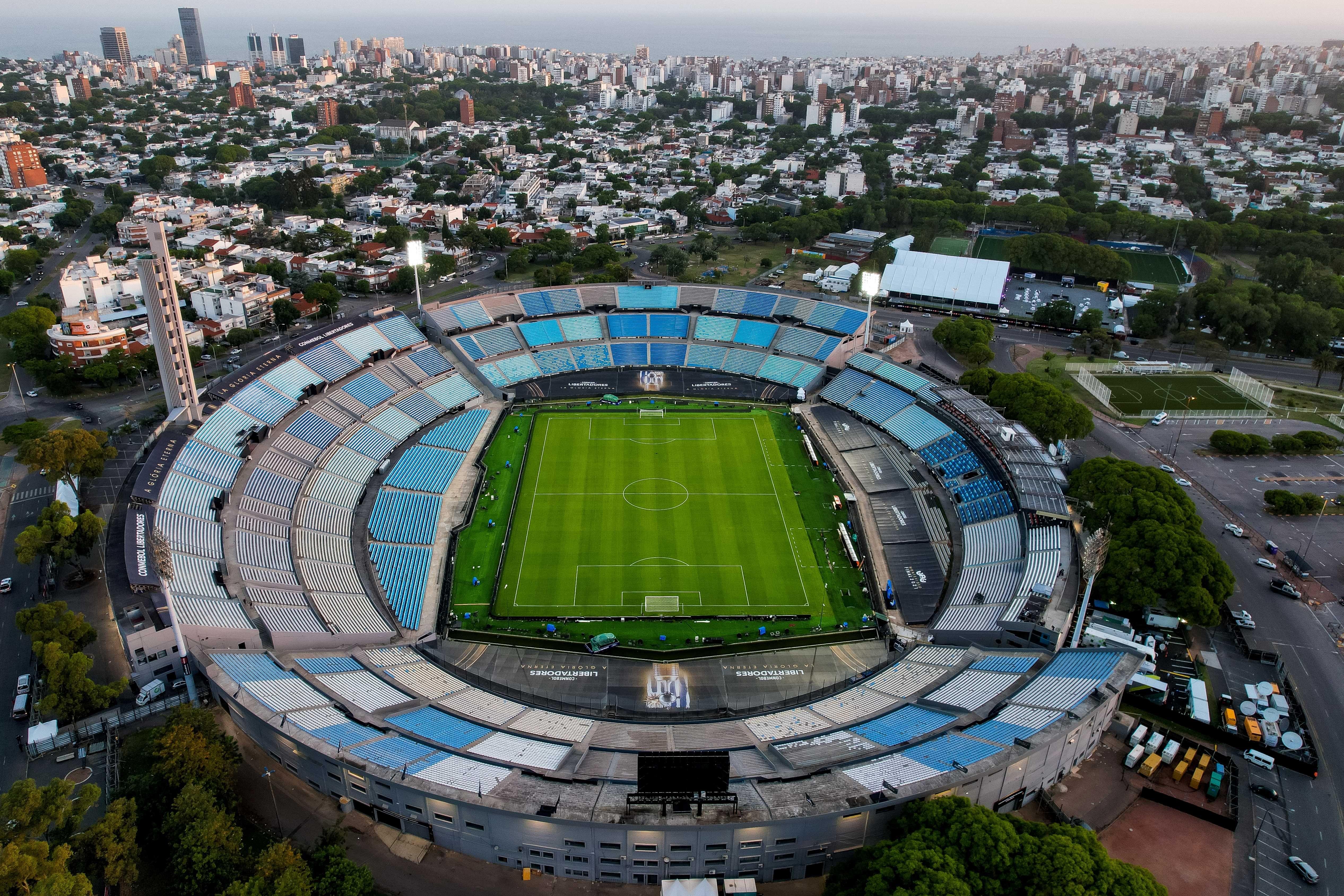 Vista aérea del estadio Centenario en Montevideo.